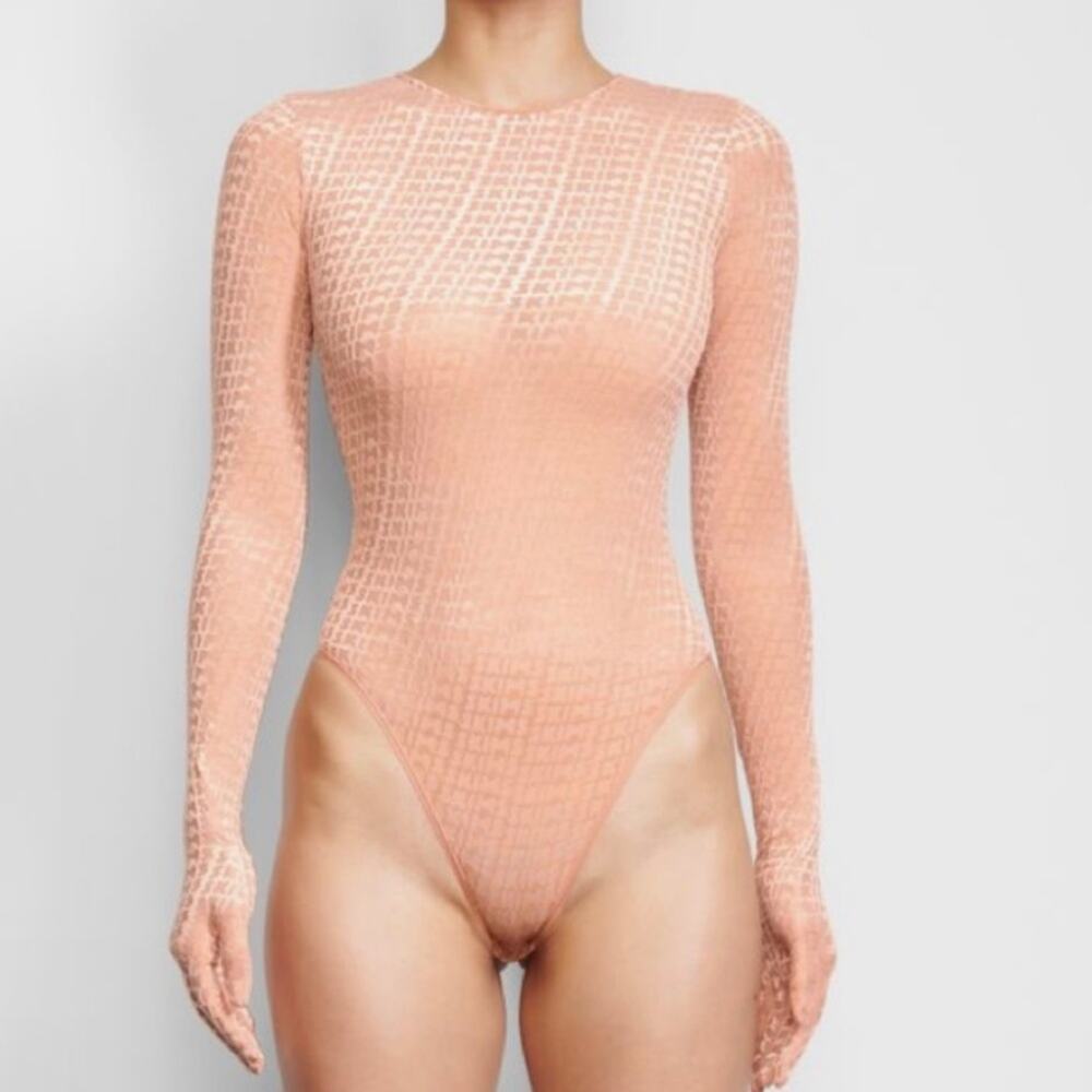 RARE NWT SKIMS Velvet Glove Mesh Logo Open Back Bodysuit in Peach Size‎ Medium